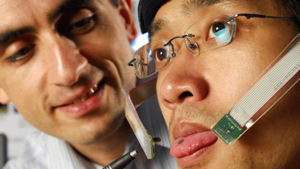 Styr rullstolen med tungan